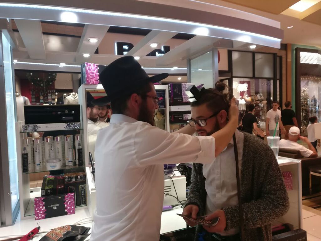 בקניניונים לאורך הכביש המהיר